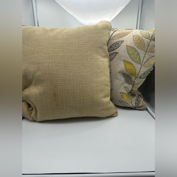 ASHLEY FURNITURE PILLOWS - Picture 4 of 16